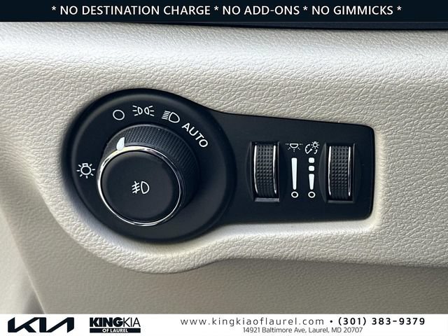 Used 2023 Chrysler Pacifica Touring-L FWD image 14