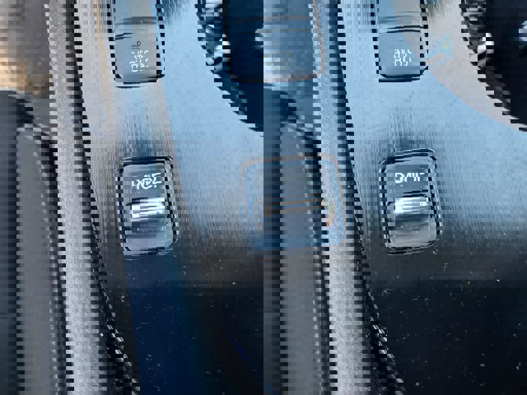 Used 2024 Nissan Rogue S FWD image 15