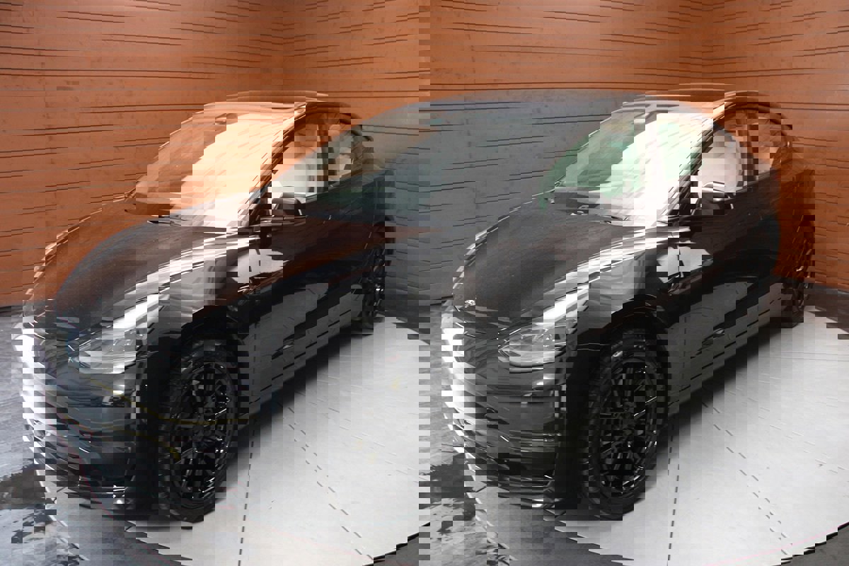 Used 2023 Tesla Model 3 Standard Range image 8