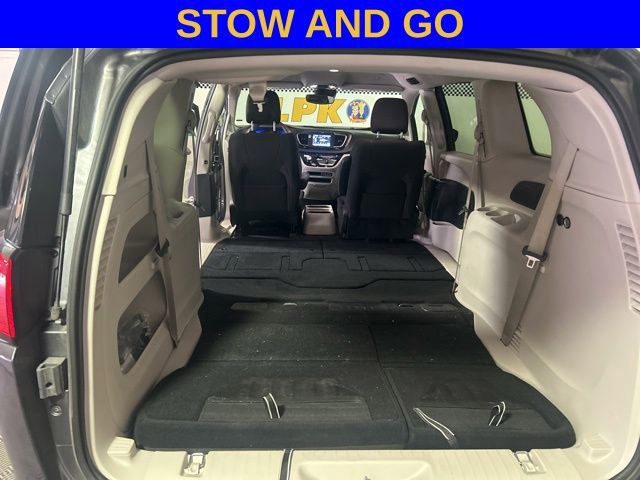 Used 2023 Chrysler Voyager LX FWD image 3