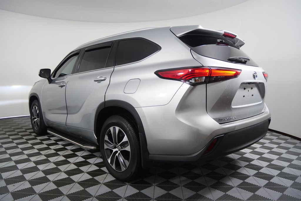 Used 2022 Toyota Highlander XLE image 5