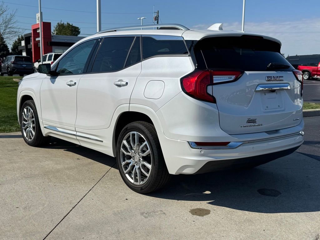 Used 2023 GMC Terrain Denali w/ Denali Premium Package image 5