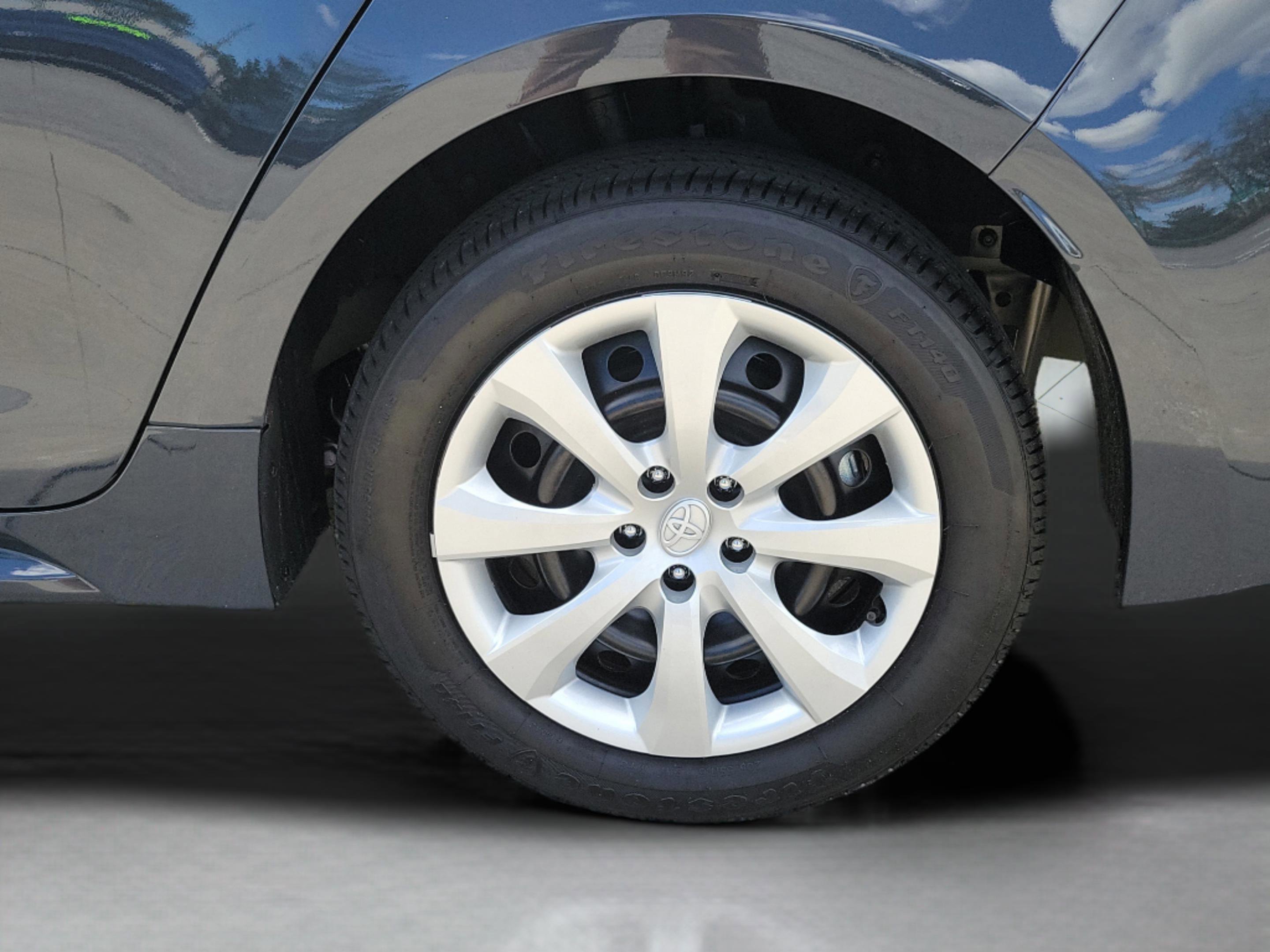 Used 2025 Toyota Corolla LE w/ Convenience Package image 31