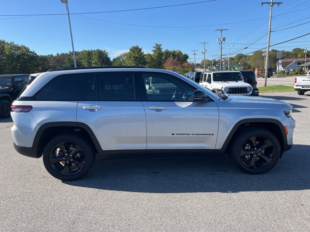 New 2025 Jeep Grand Cherokee Altitude image 8