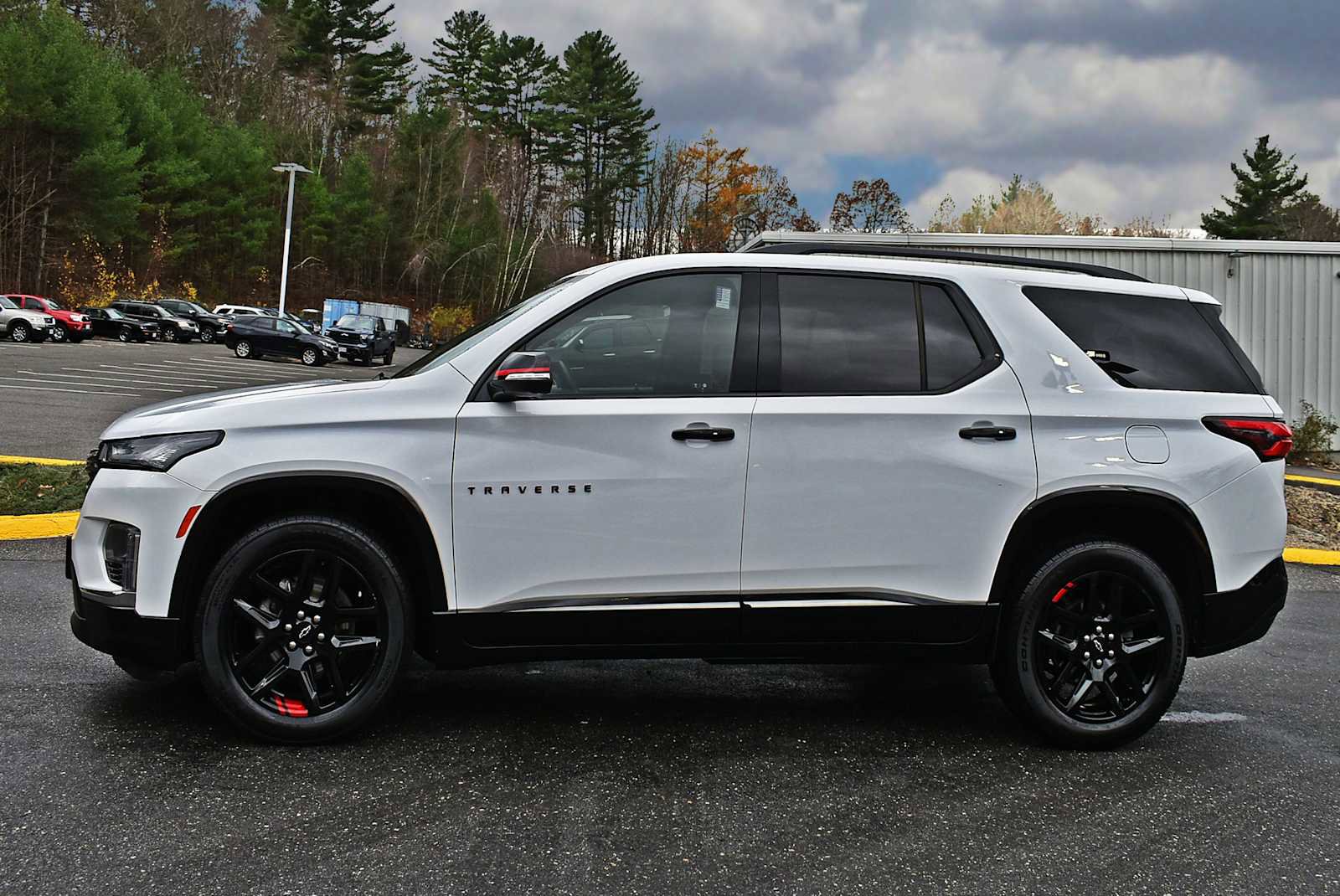 Used 2023 Chevrolet Traverse Premier w/ Redline Edition image 4