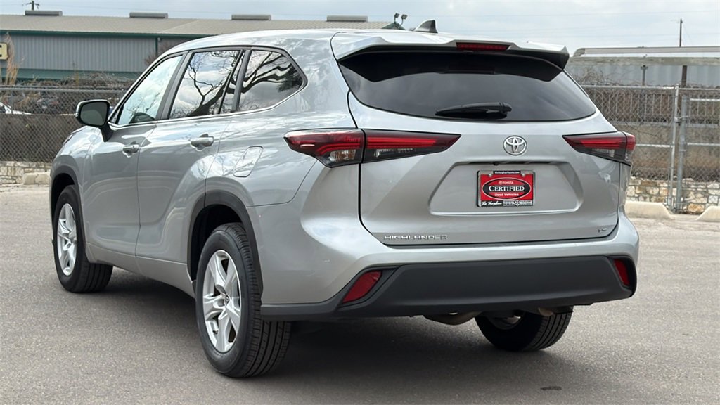 Used 2024 Toyota Highlander LE image 9