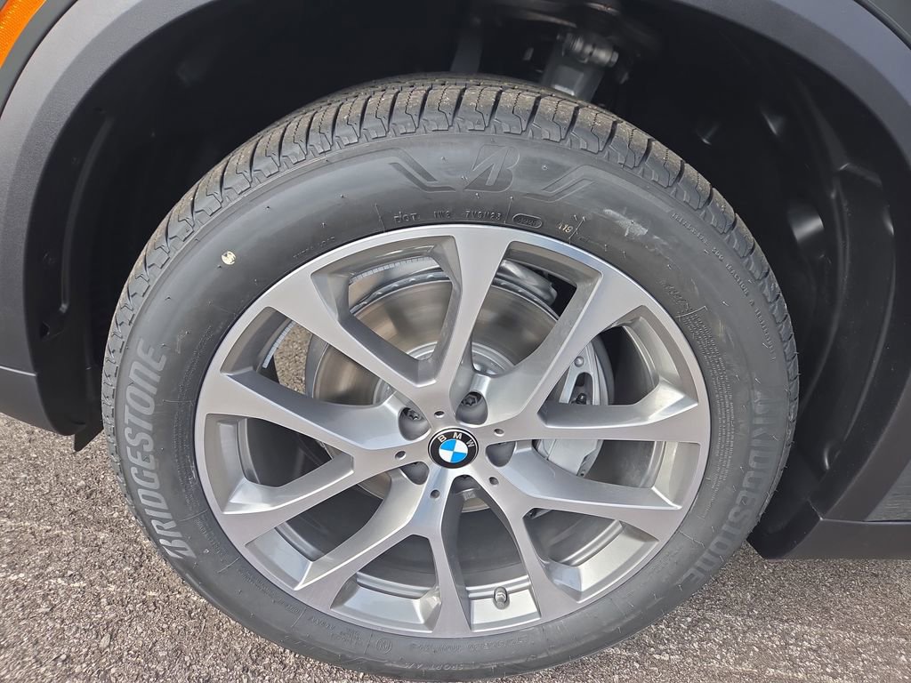 New 2026 BMW X5 xDrive40i w/ Climate Comfort Package image 9
