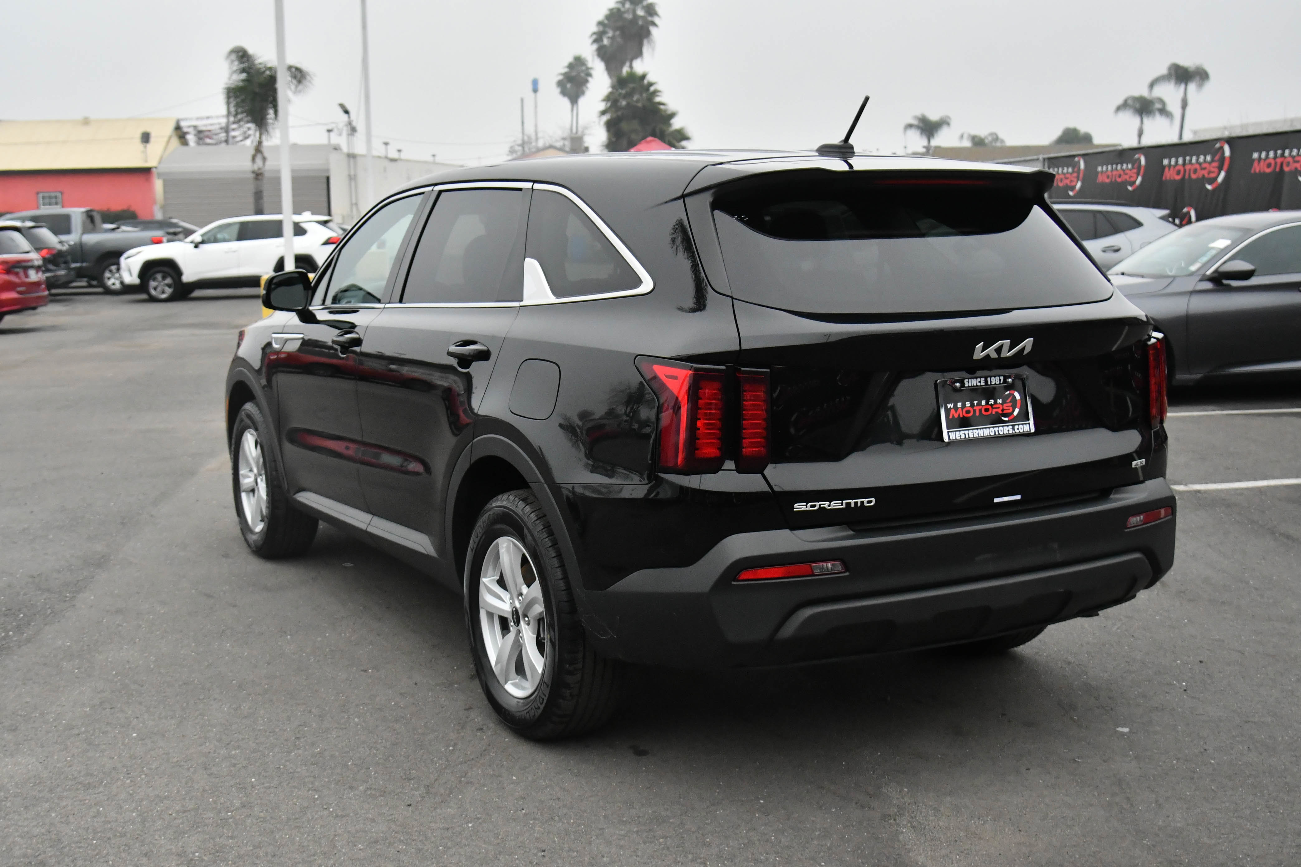 Used 2023 Kia Sorento LX image 6