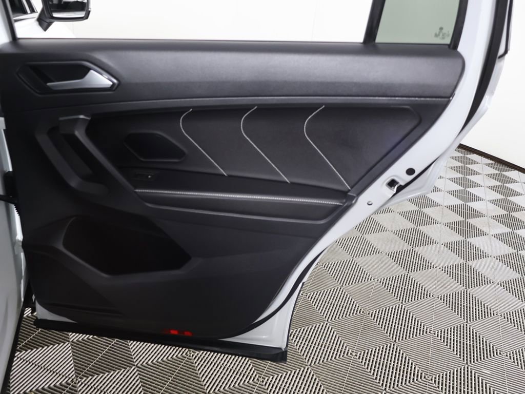 Used 2023 Volkswagen Tiguan SE image 26