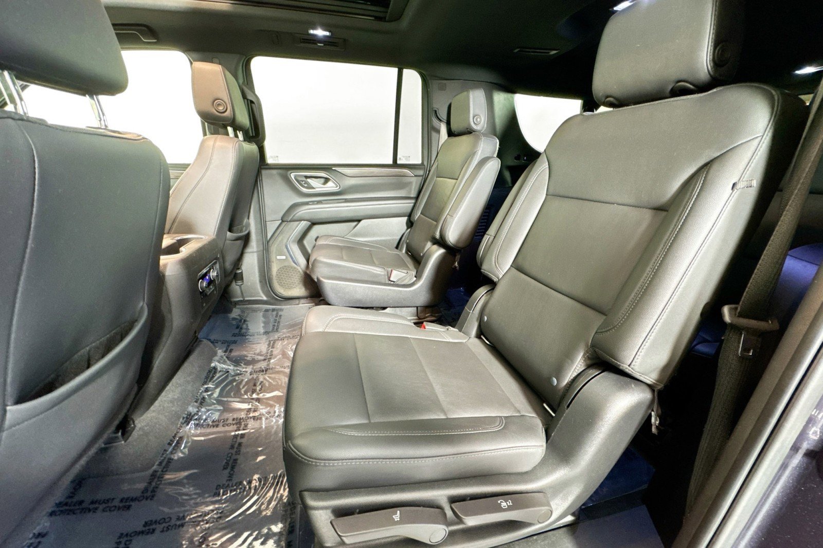 Used 2022 Chevrolet Suburban LT w/ Luxury Package image 23