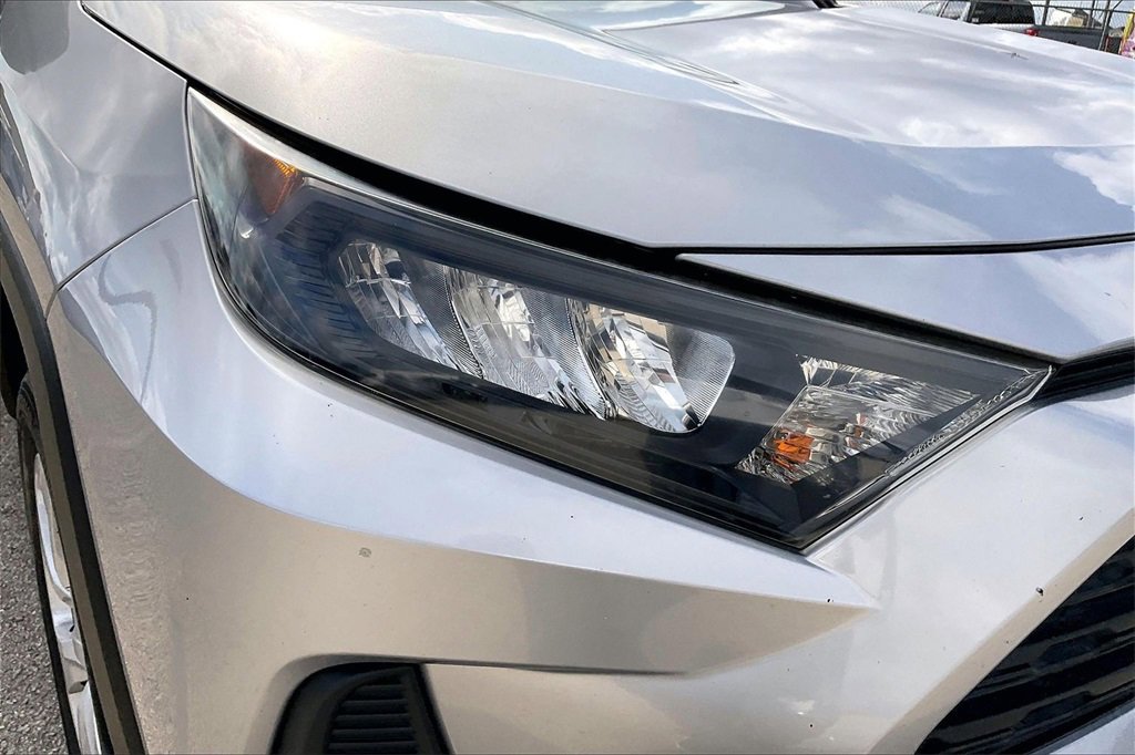 Used 2019 Toyota RAV4 LE image 32
