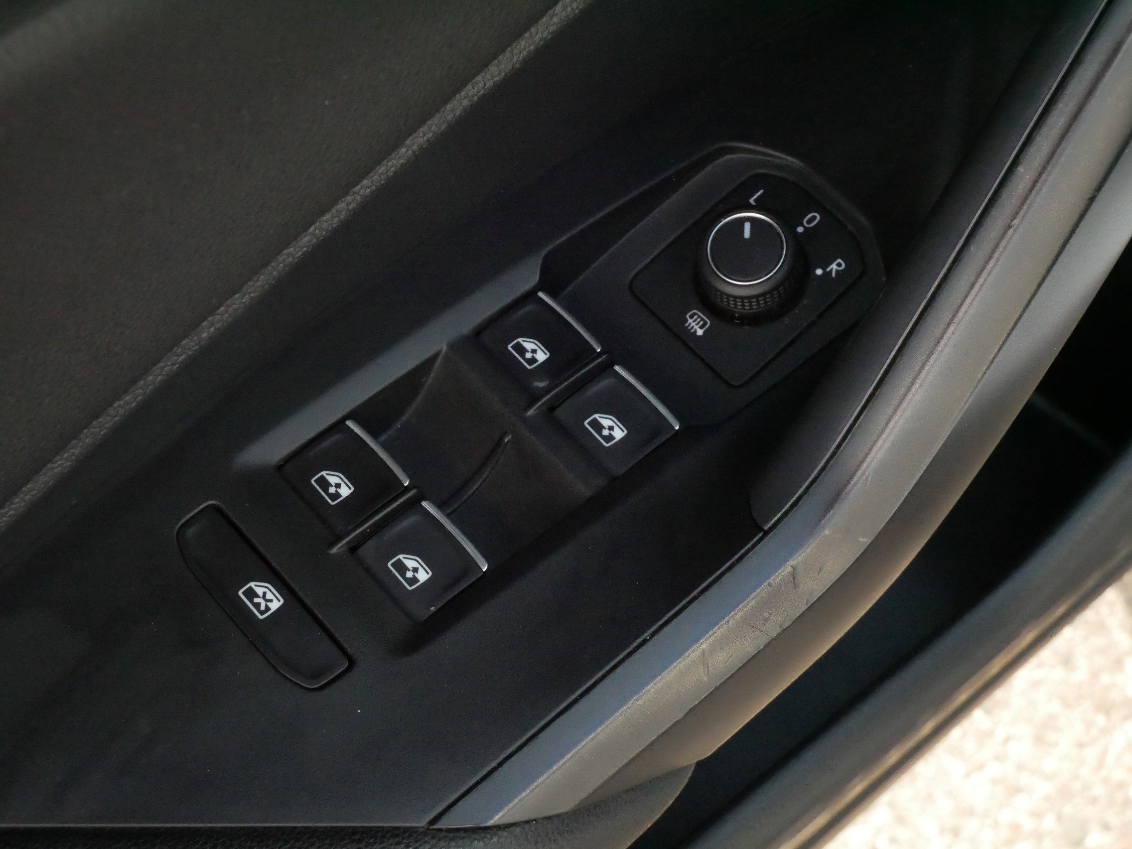 Used 2021 Volkswagen Jetta SEL Premium FWD image 19