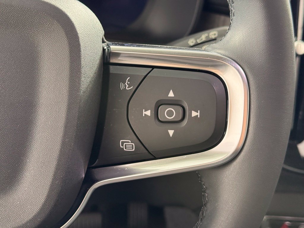 Certified 2024 Volvo XC40 B5 Core AWD/4WD image 30