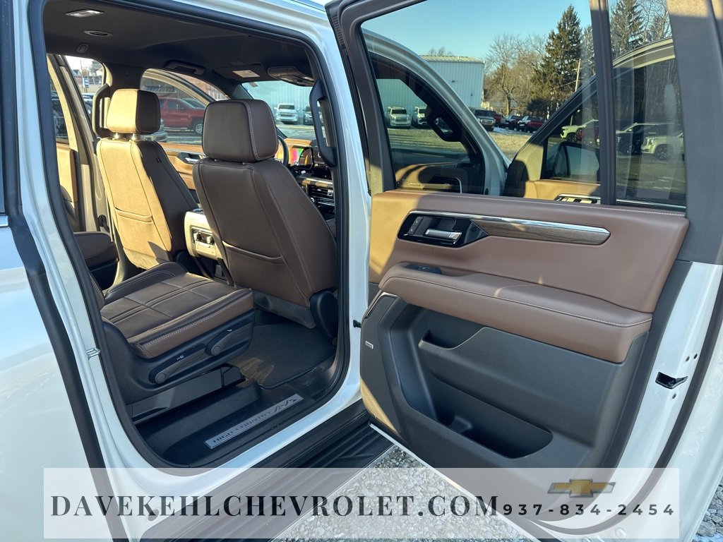 Certified 2025 Chevrolet Suburban High Country image 24