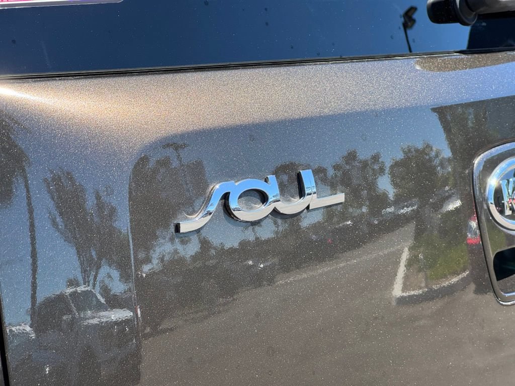 Used 2010 Kia Soul ! FWD image 24