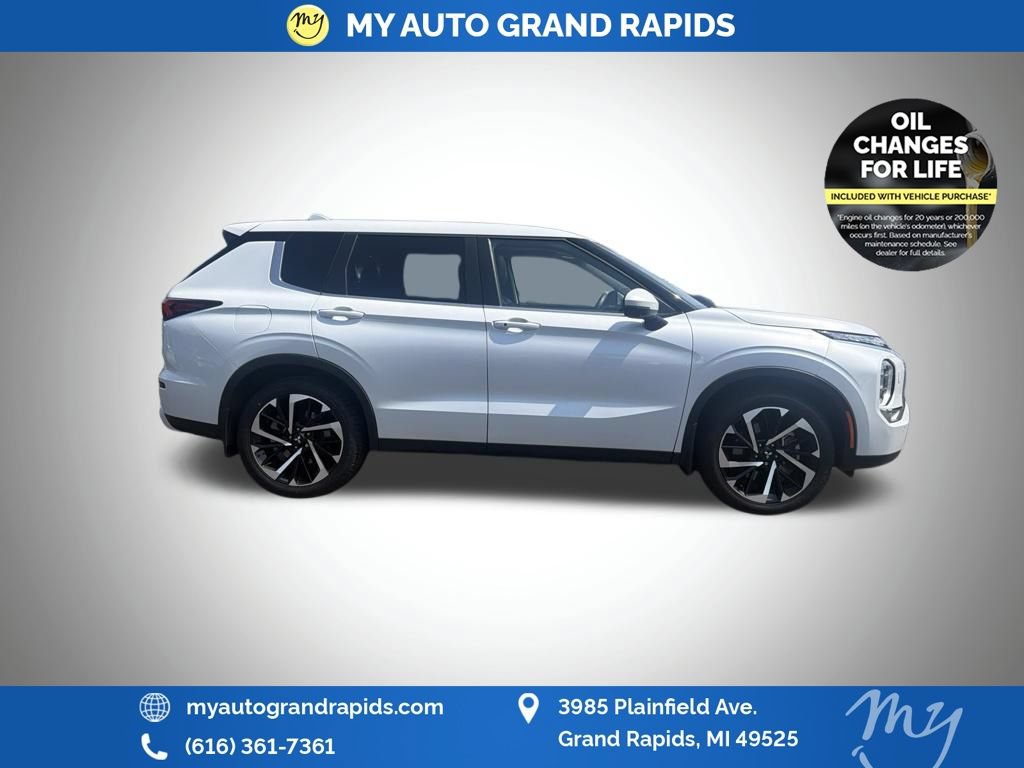 Used 2024 Mitsubishi Outlander SE AWD/4WD image 4
