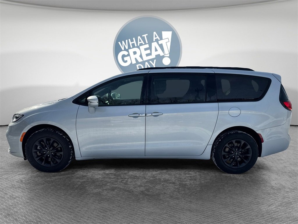 Certified 2022 Chrysler Pacifica Touring-L w/ S Appearance Package image 6