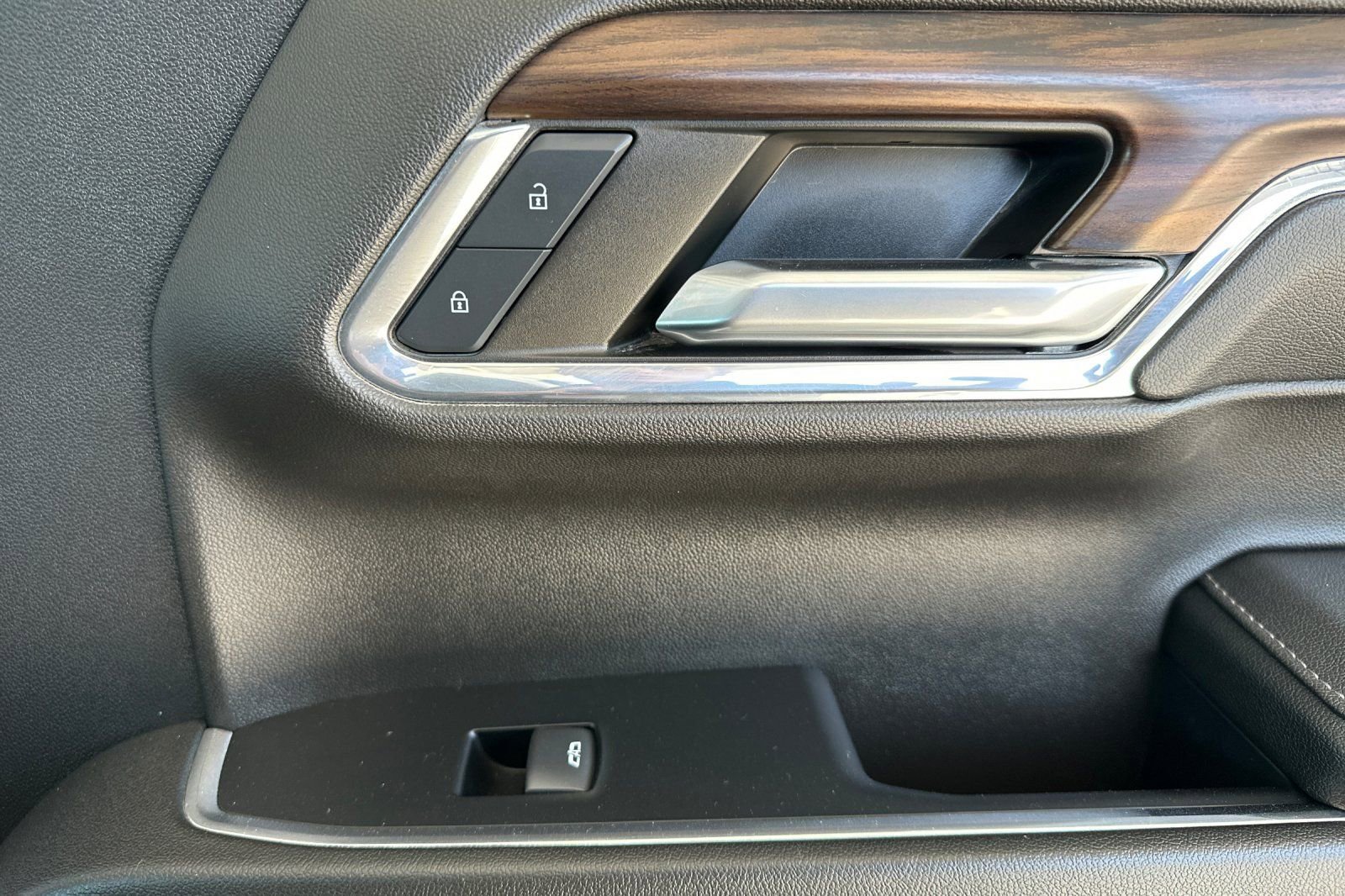 Used 2024 GMC Sierra 1500 SLT image 19