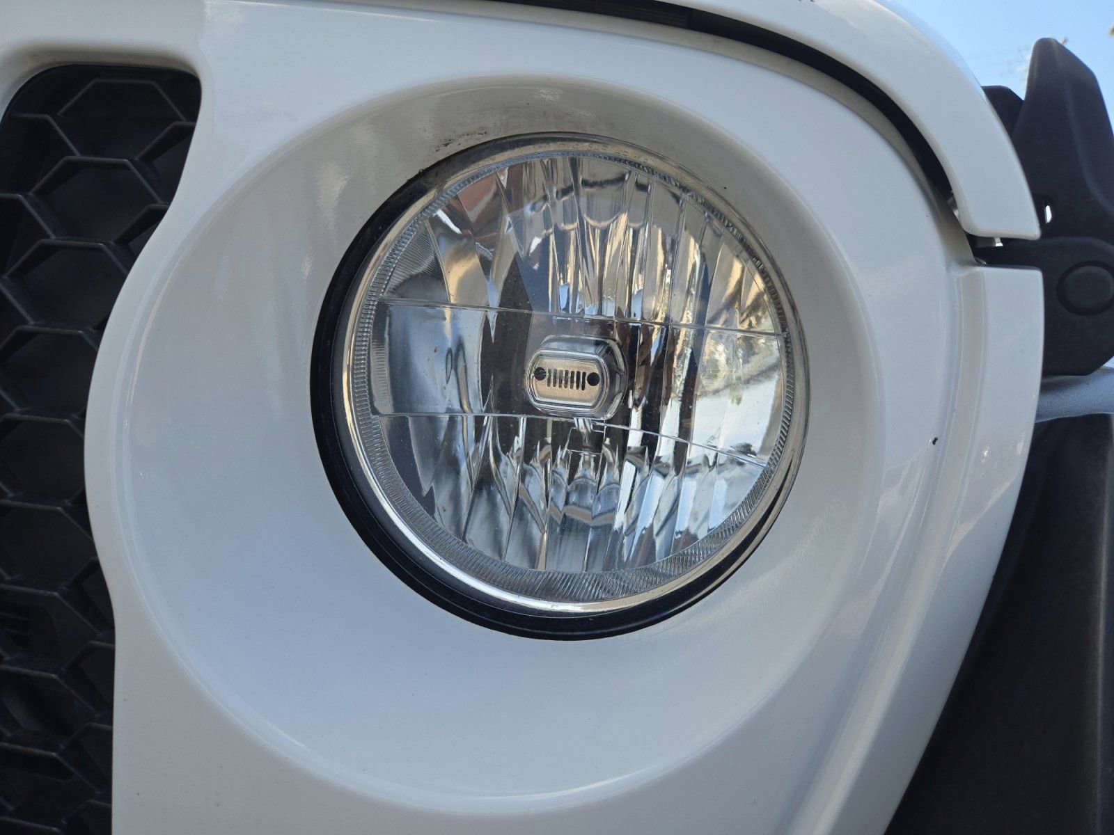 Used 2020 Jeep Gladiator Sport w/ Quick Order Package 23S AWD/4WD image 9