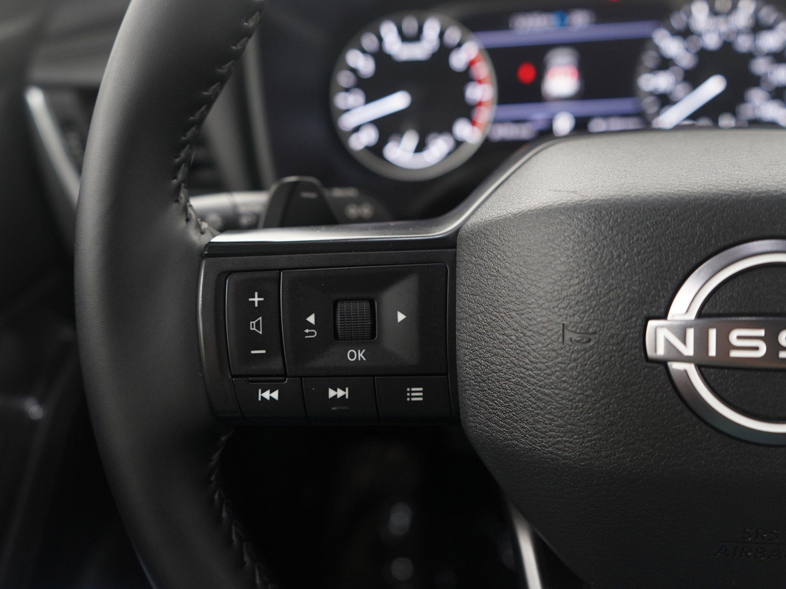 Used 2025 Nissan Rogue SV image 25