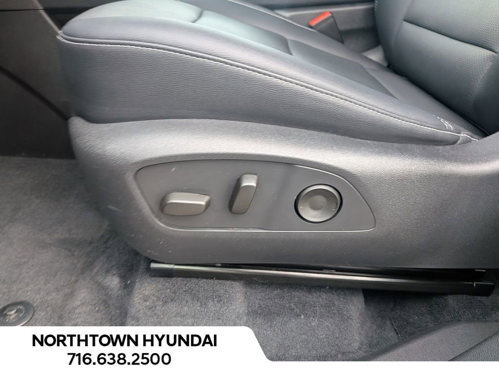 Used 2025 Chevrolet Traverse LT image 34