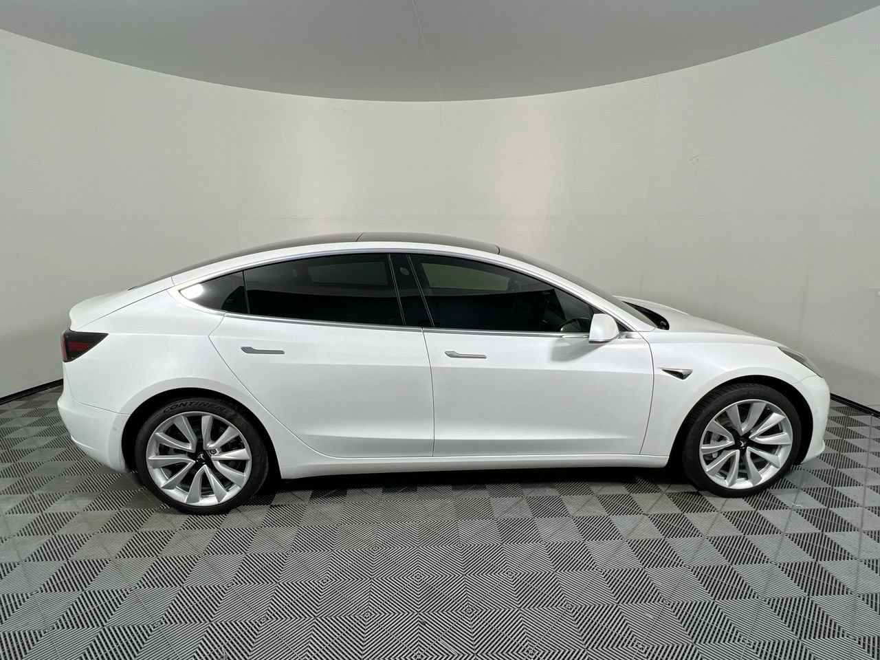 Used 2019 Tesla Model 3 Standard Range Plus RWD image 2