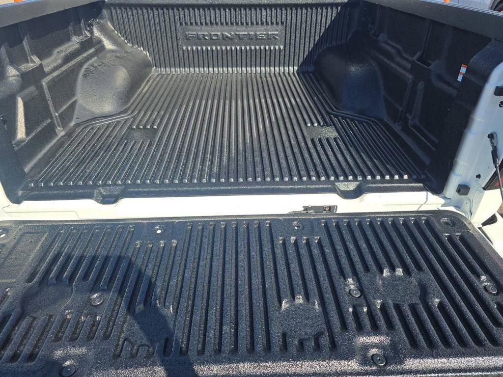 Used 2025 Nissan Frontier SV image 22