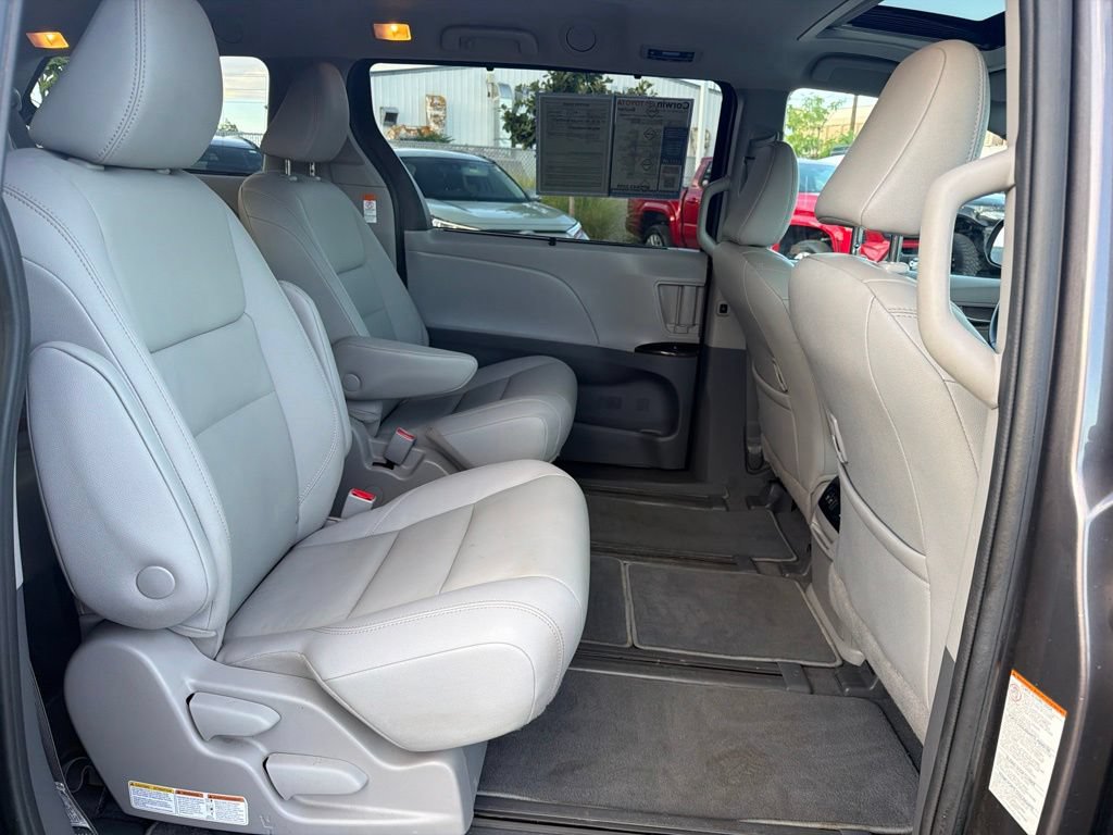 Used 2020 Toyota Sienna XLE w/ XLE Navigation Package AWD/4WD image 14