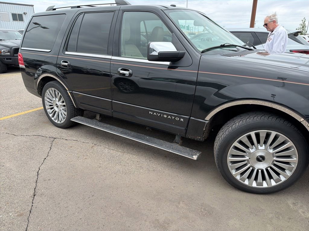 Used 2015 Lincoln Navigator 4WD w/ Equipment Group 101A Reserve image 4