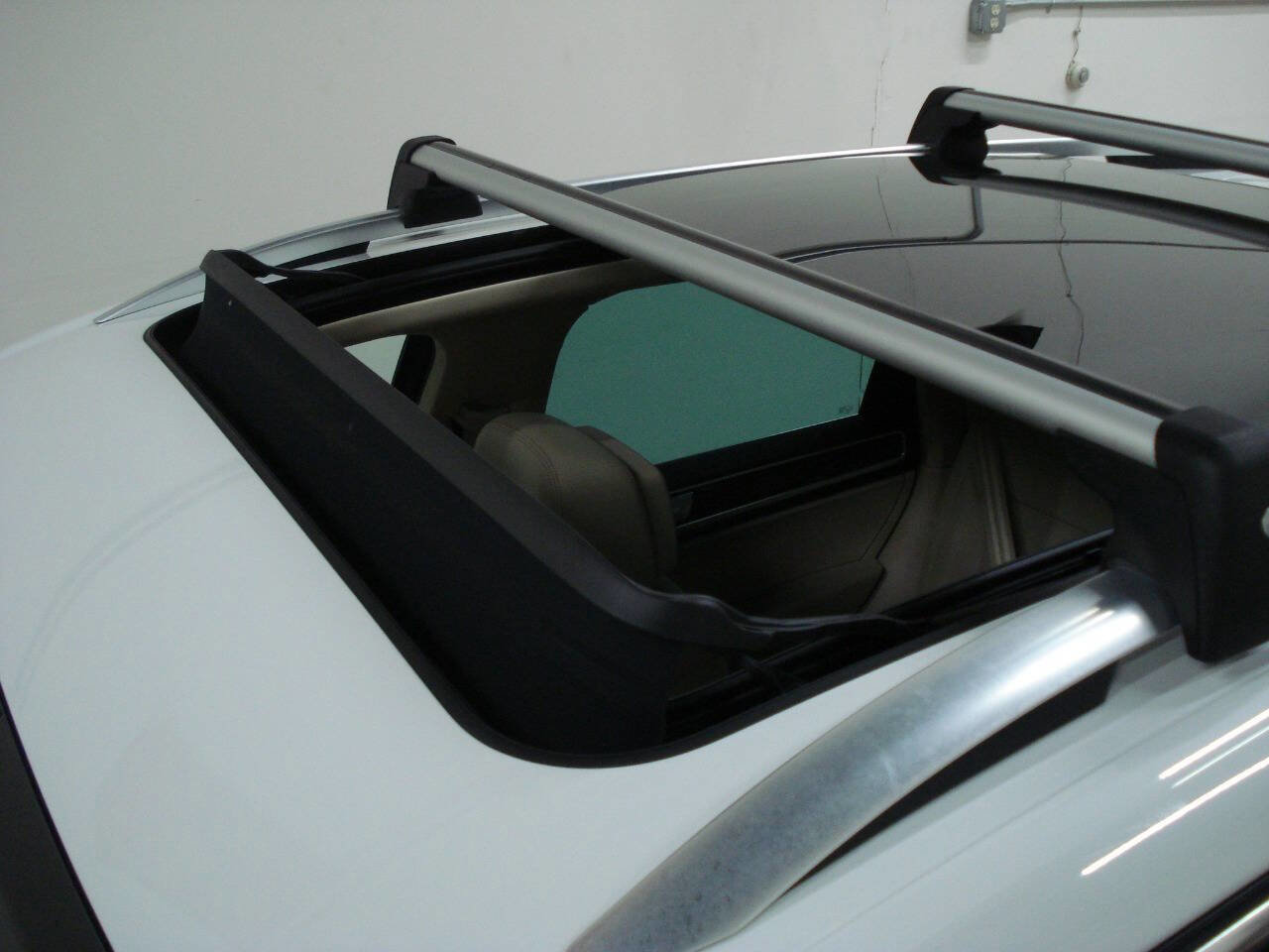 Used 2013 Volkswagen Touareg Sport image 11