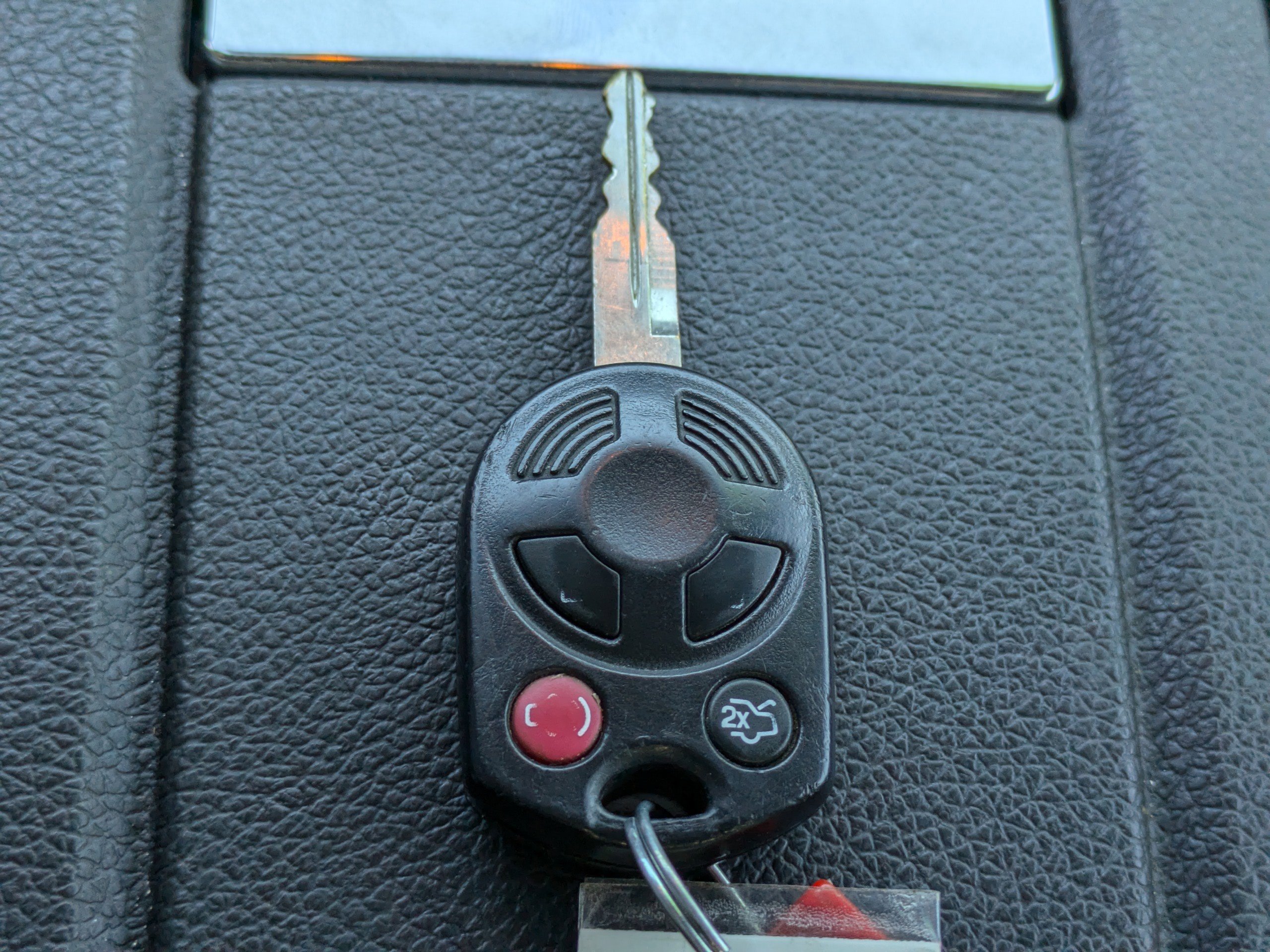 Used 2010 Ford Mustang GT Premium image 28