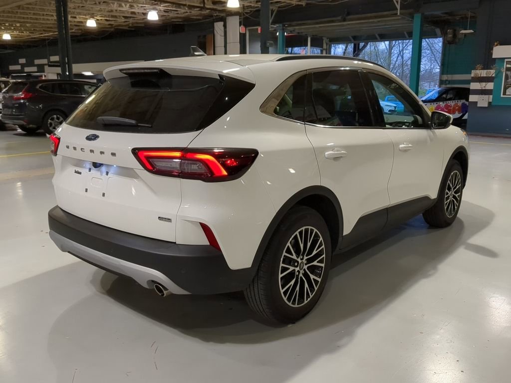 Used 2025 Ford Escape SE image 6