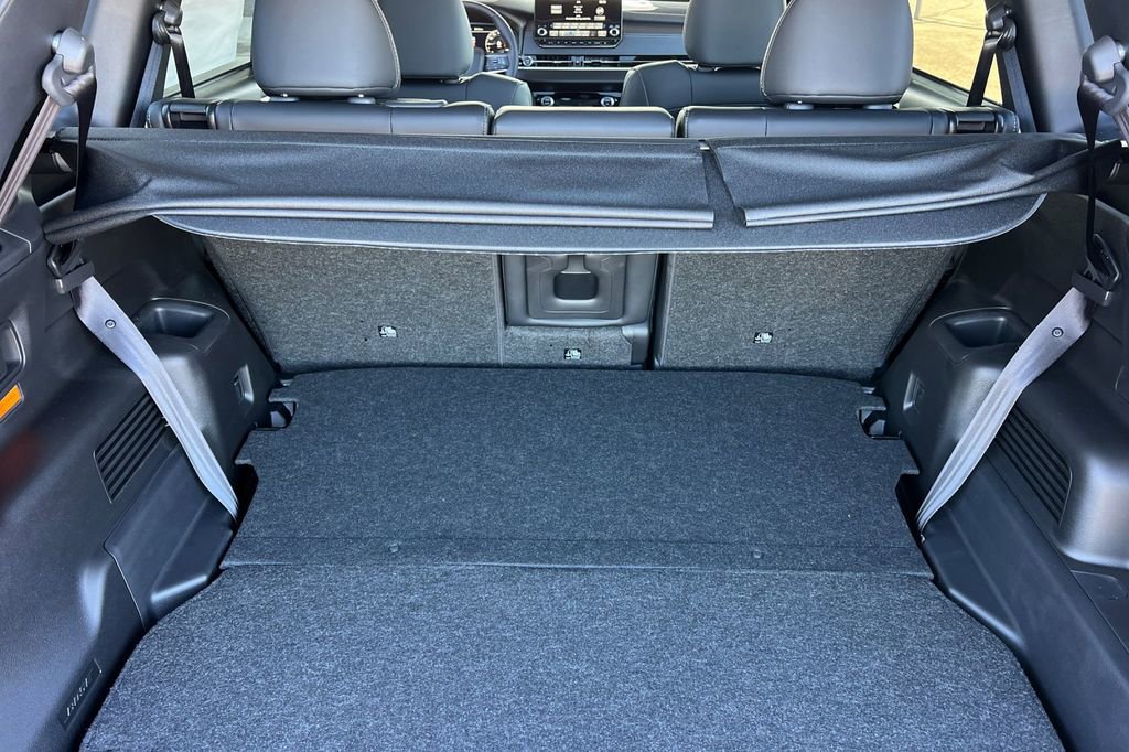 New 2025 Mitsubishi Outlander SE image 16