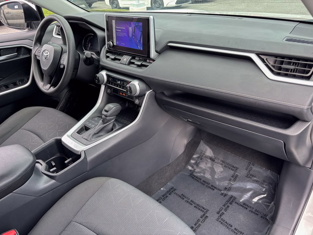Used 2025 Toyota RAV4 XLE AWD/4WD image 38