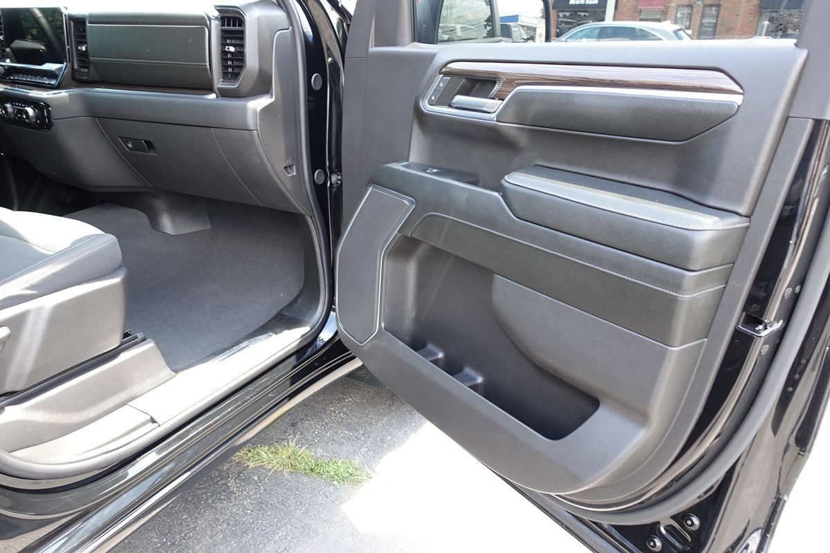 Used 2024 Chevrolet Silverado 1500 LT AWD/4WD image 32