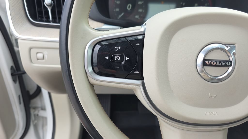Used 2018 Volvo XC60 T5 Inscription w/ Convenience Package AWD/4WD image 16