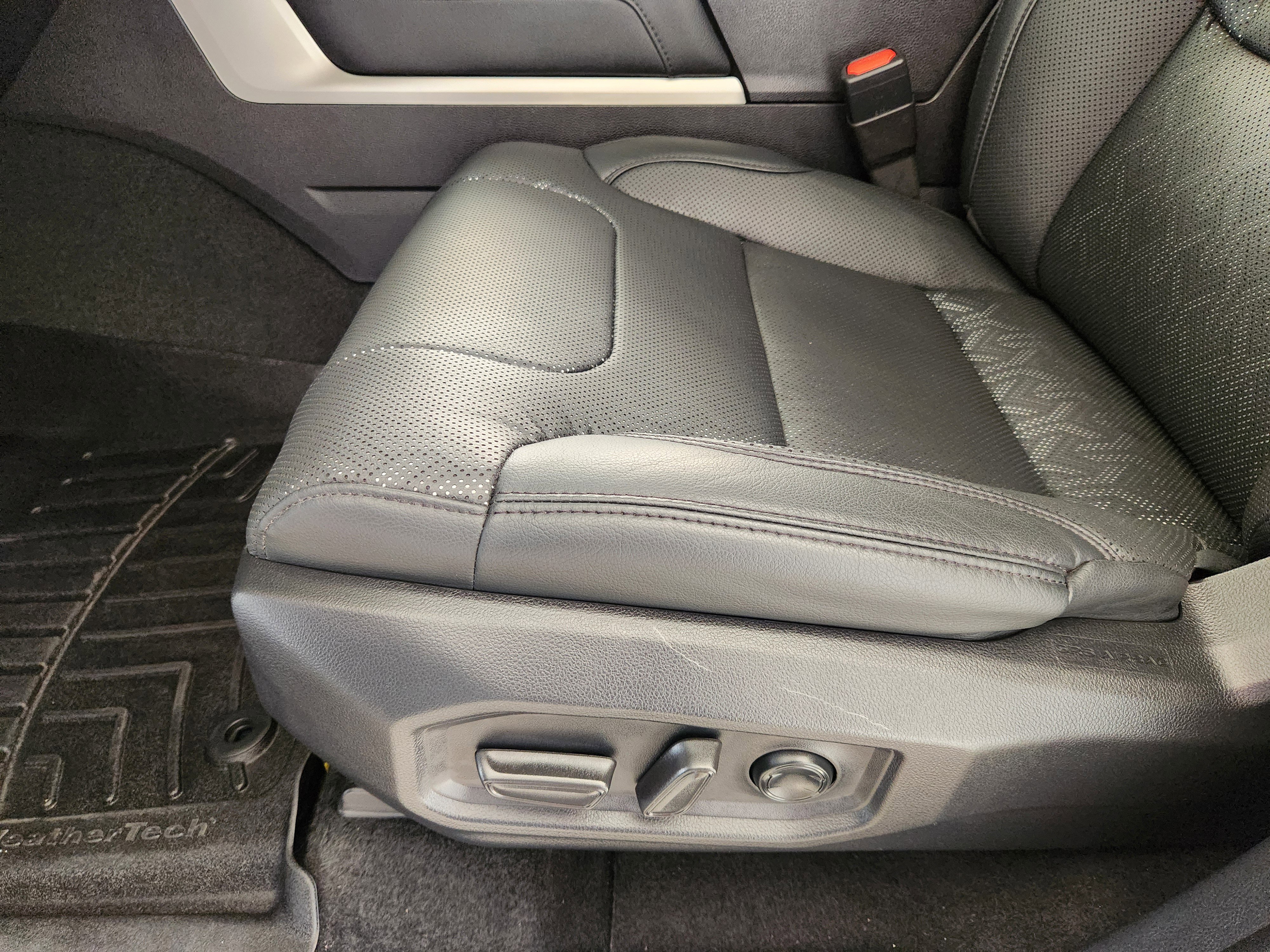 Used 2024 Toyota Tundra Limited w/ Power Package image 26