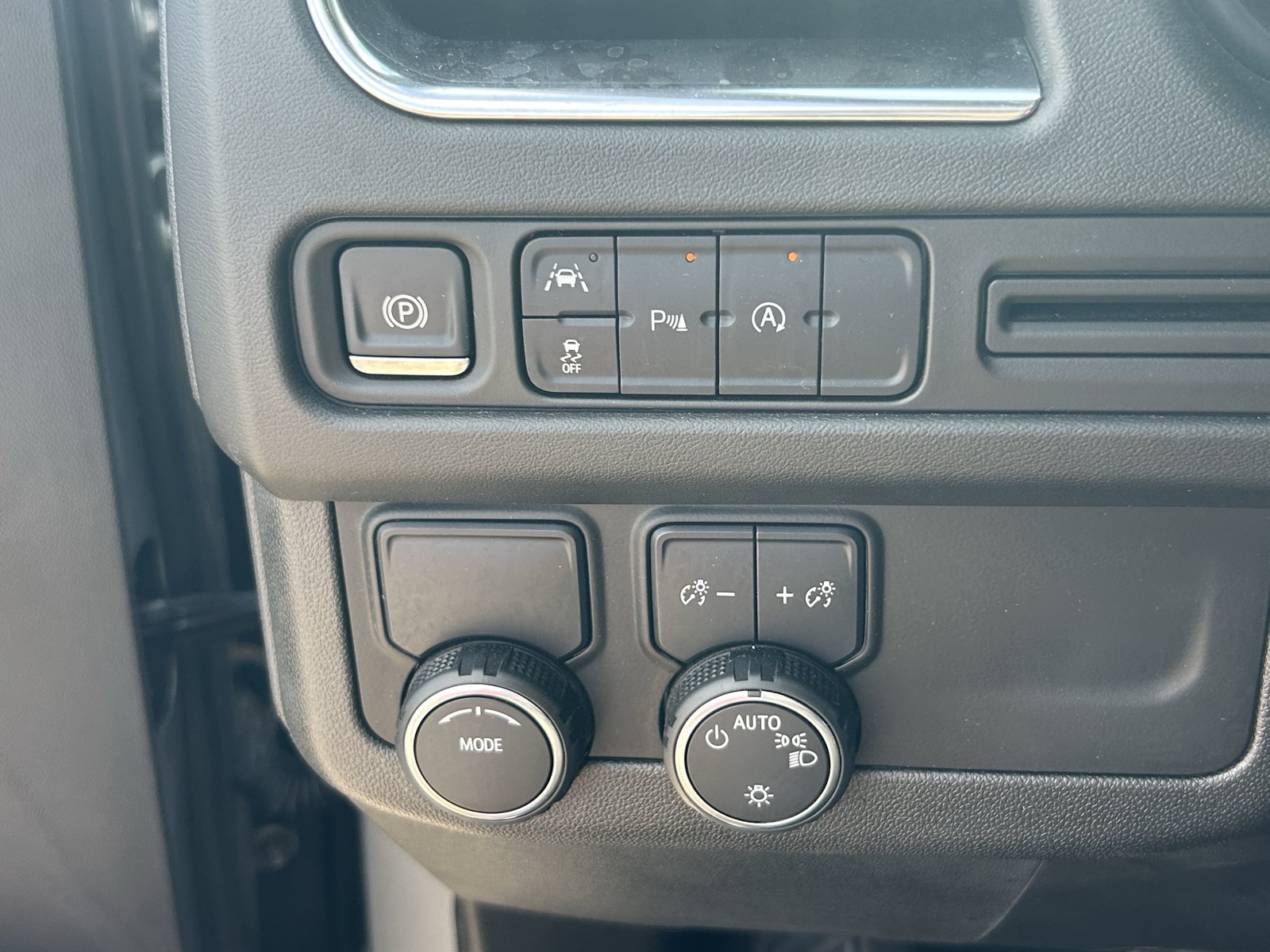 Used 2024 Chevrolet Suburban LT RWD image 21
