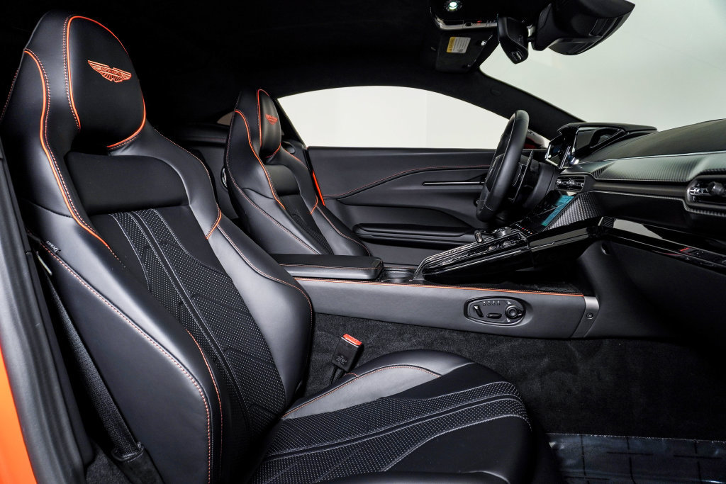 Used 2025 Aston Martin V8 Vantage Coupe RWD image 18