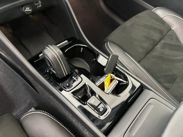Used 2021 Volvo XC40 T5 R-Design w/ Protection Package Premier image 21