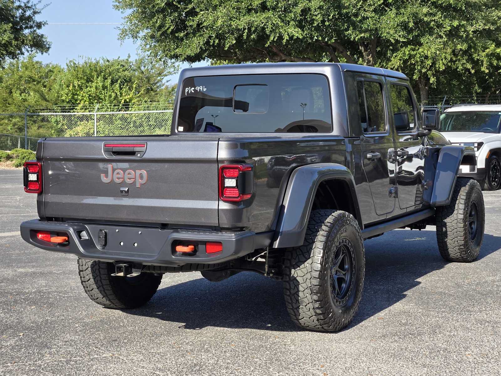 Used 2025 Jeep Gladiator Mojave w/ Convenience Group AWD/4WD image 7