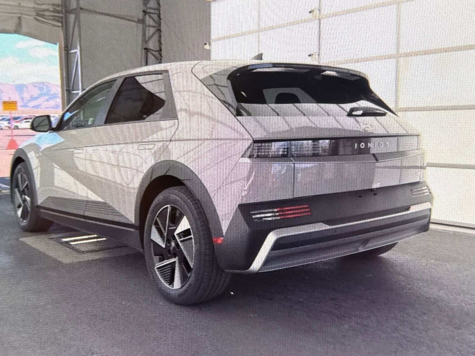 Used 2025 Hyundai Ioniq 5 SE image 3