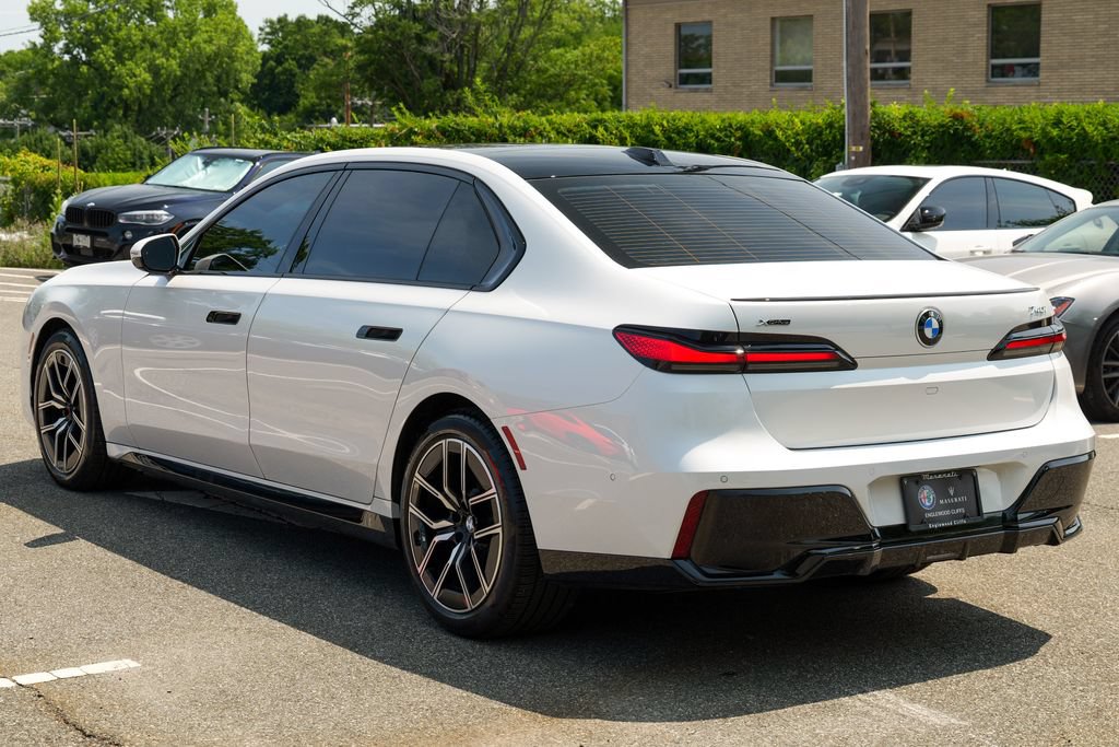 Used 2024 BMW 740i xDrive w/ Premium Package 2 AWD/4WD image 5