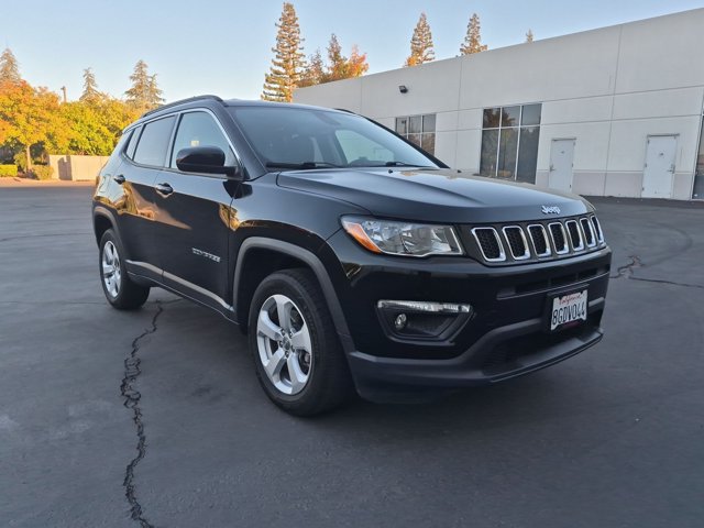 Used 2018 Jeep Compass Latitude AWD/4WD image 3