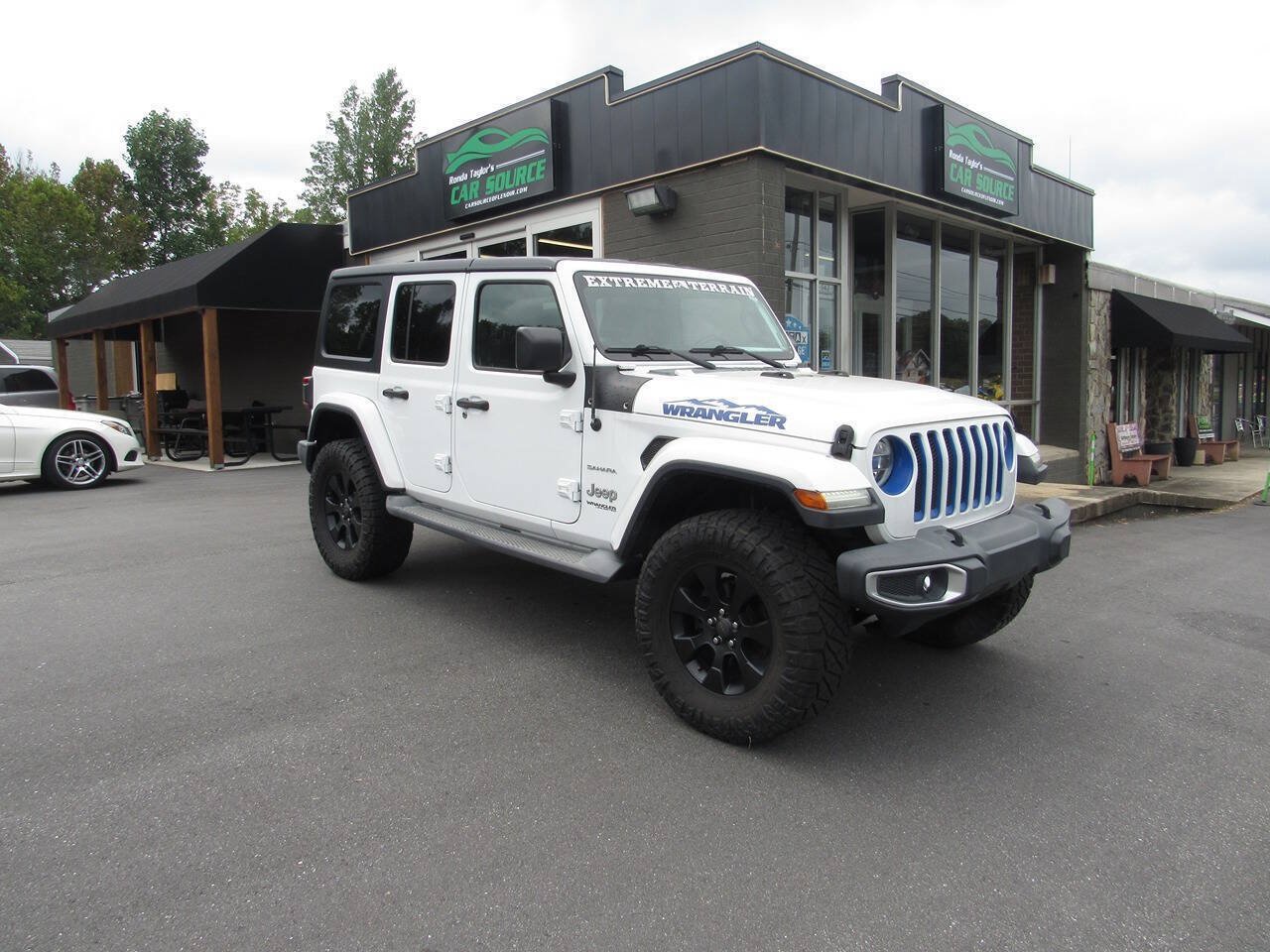 Used 2018 Jeep Wrangler Unlimited Sahara AWD/4WD image 2