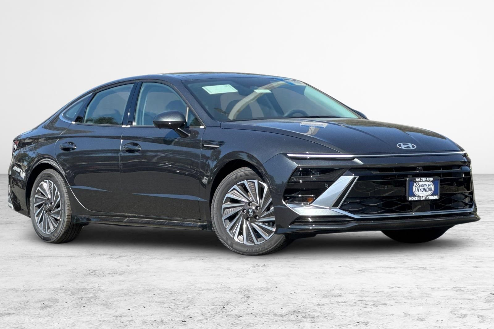 New 2026 Hyundai Sonata Limited FWD image 2