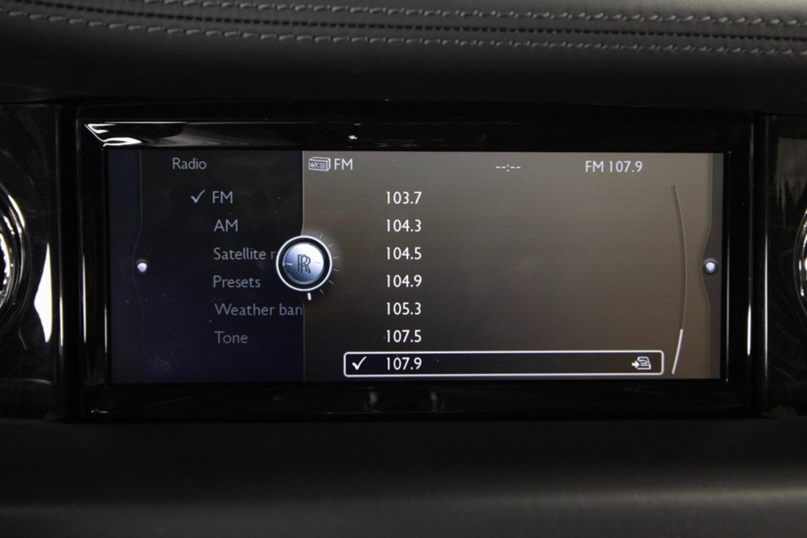 Used 2013 Rolls-Royce Phantom image 32