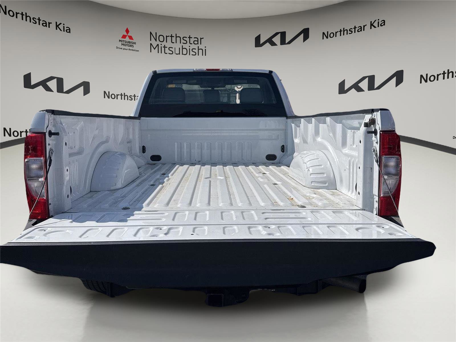 Used 2022 Ford F250 XL w/ Power Equipment Group image 9