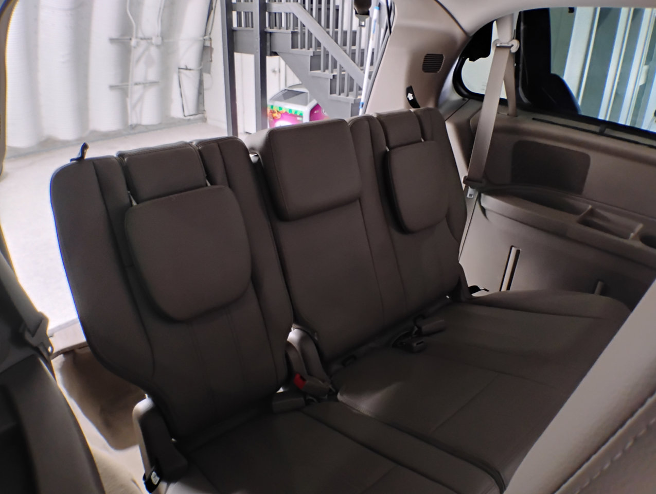 Used 2016 Chrysler Town & Country Touring image 17