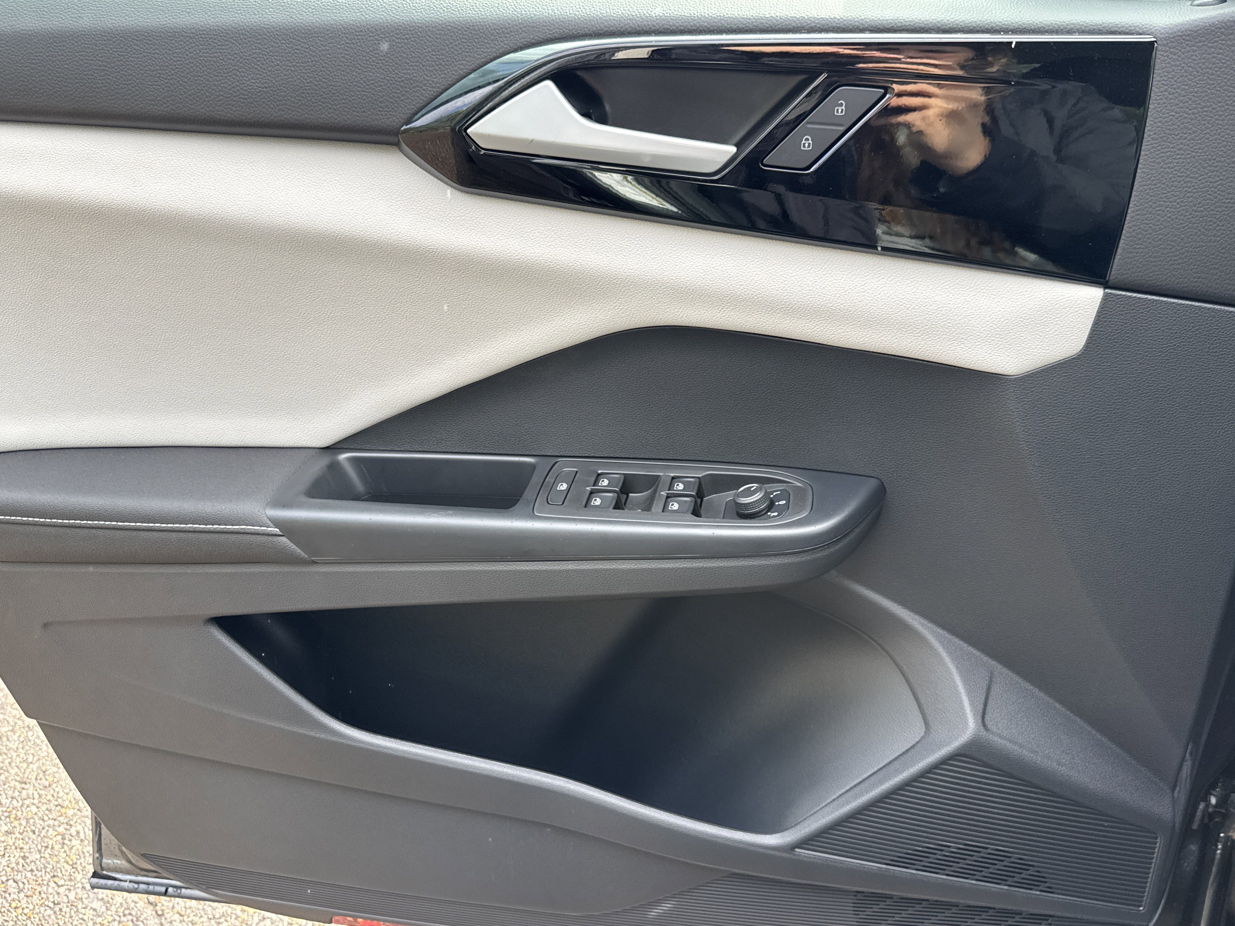 New 2025 Volkswagen Taos S image 8